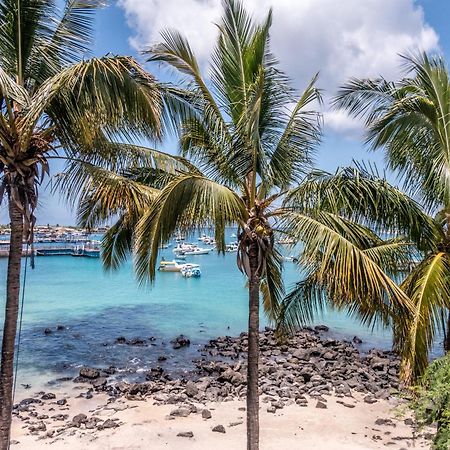 ホテル Golden Bay Galapagos プエルト・バケリソ・モレノ エクステリア 写真